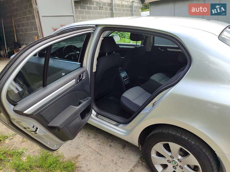 Лифтбек Skoda Superb 2012 в Каневе