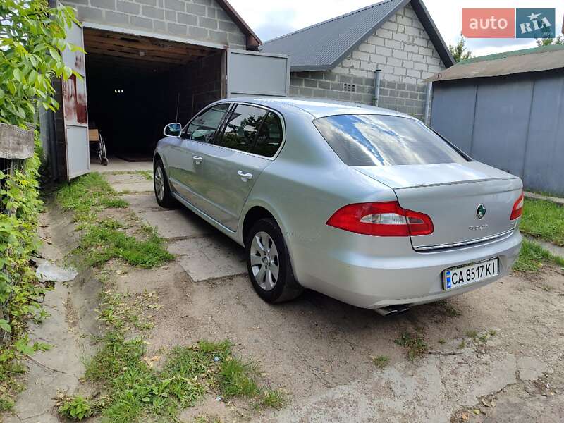 Лифтбек Skoda Superb 2012 в Каневе