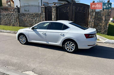 Ліфтбек Skoda Superb 2022 в Рівному
