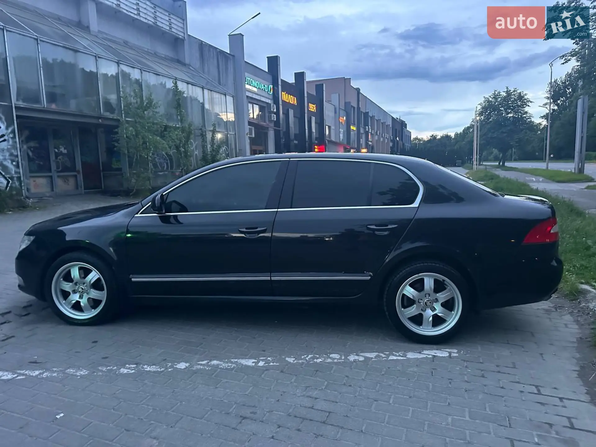 2010 Skoda Superb - мініатюра 7