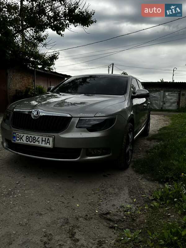 Ліфтбек Skoda Superb 2011 в Рівному