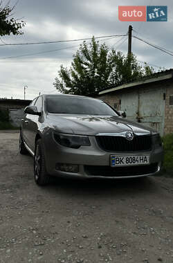 Лифтбек Skoda Superb 2011 в Ровно