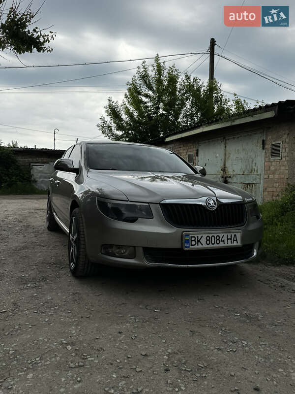 Skoda Superb 2011