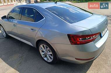 Лифтбек Skoda Superb 2016 в 