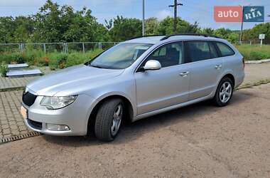 Универсал Skoda Superb 2013 в Нововолынске