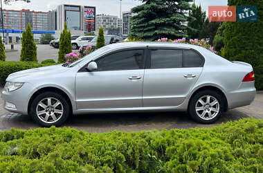 Лифтбек Skoda Superb 2012 в 