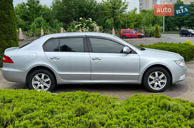 Лифтбек Skoda Superb 2012 в 