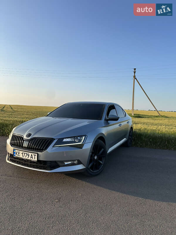 Лифтбек Skoda Superb 2016 в 