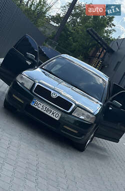 Лифтбек Skoda Superb 2003 в Стрые