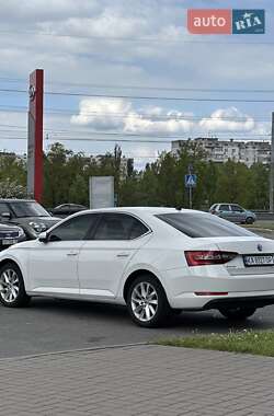 Лифтбек Skoda Superb 2016 в 