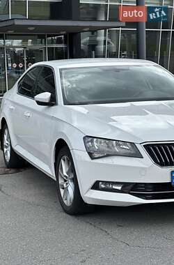 Лифтбек Skoda Superb 2016 в 