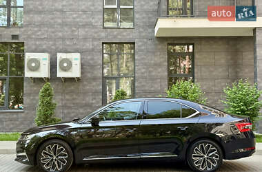 Лифтбек Skoda Superb 2022 в 