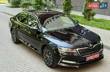 Лифтбек Skoda Superb 2022 в 