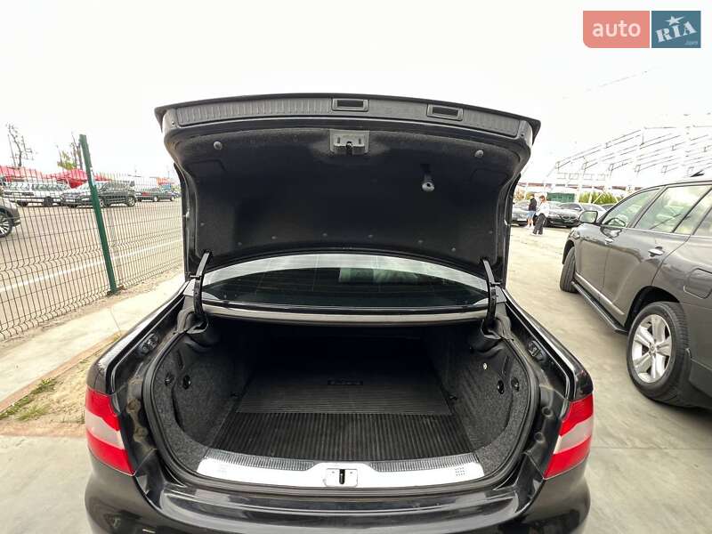 Лифтбек Skoda Superb 2012 в Киеве