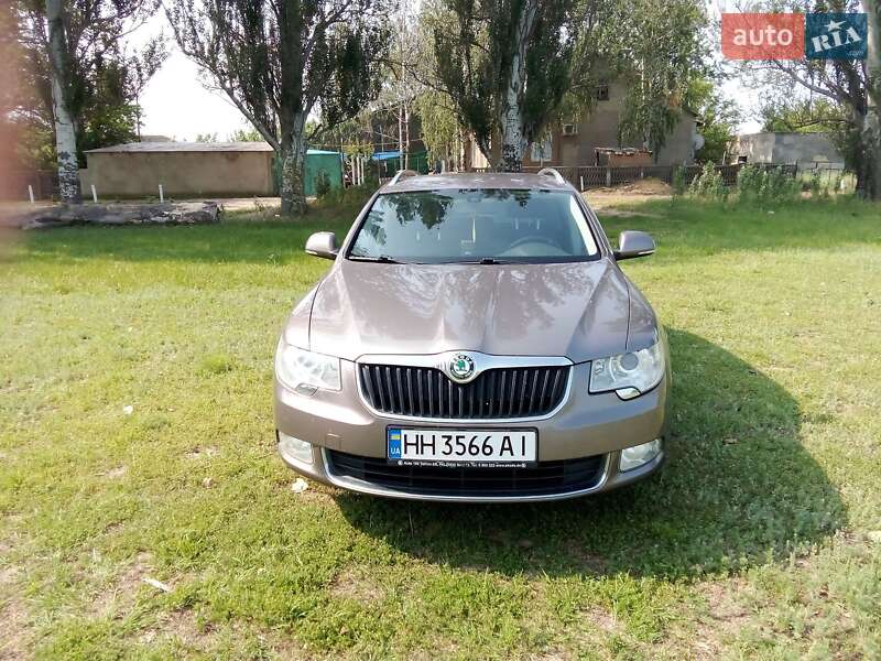 Универсал Skoda Superb 2012 в Раздельной