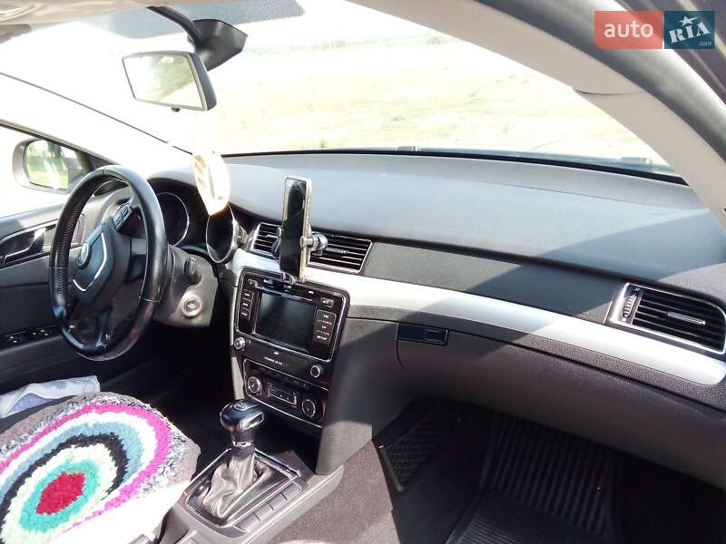 Универсал Skoda Superb 2012 в Раздельной