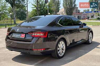 Лифтбек Skoda Superb 2016 в 