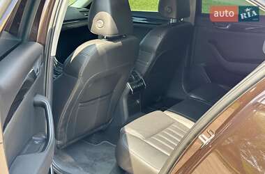 Лифтбек Skoda Superb 2016 в 
