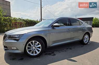Лифтбек Skoda Superb 2016 в 