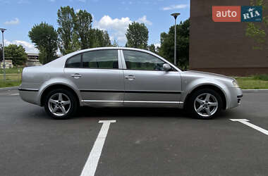 Лифтбек Skoda Superb 2004 в 
