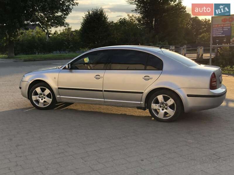 Лифтбек Skoda Superb 2006 в Бродах