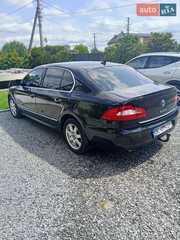 Лифтбек Skoda Superb 2011 в Каменке-Бугской