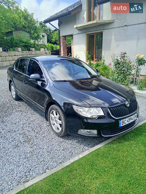 Лифтбек Skoda Superb 2011 в 