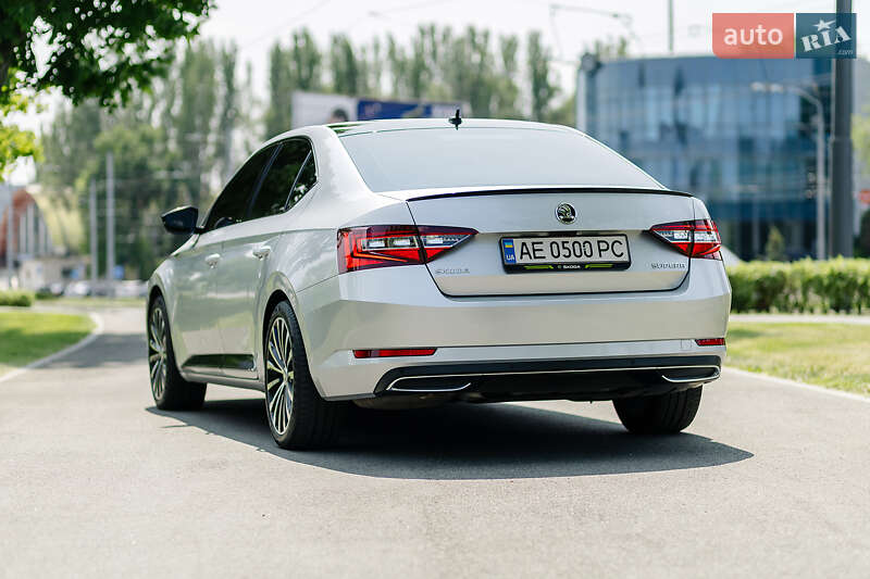 Лифтбек Skoda Superb 2016 в Днепре