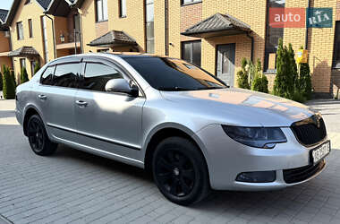 Лифтбек Skoda Superb 2011 в 