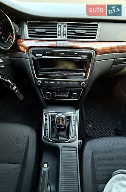 Лифтбек Skoda Superb 2011 в 
