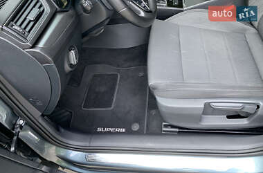 Лифтбек Skoda Superb 2016 в 