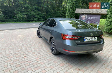 Лифтбек Skoda Superb 2016 в 