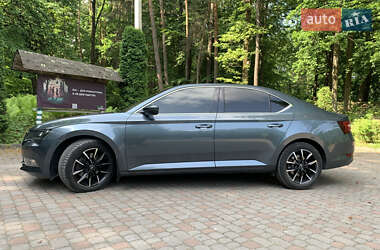 Лифтбек Skoda Superb 2016 в 