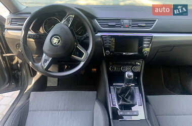 Лифтбек Skoda Superb 2016 в 