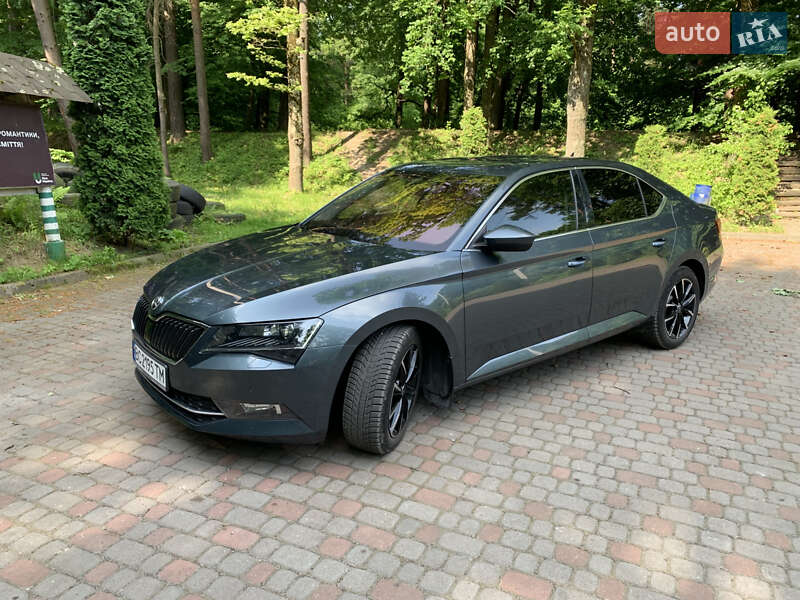 Лифтбек Skoda Superb 2016 в Дрогобыче