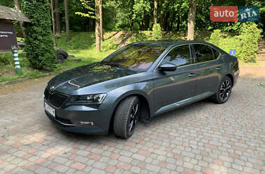 Лифтбек Skoda Superb 2016 в 
