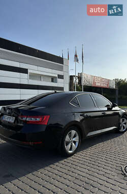 Лифтбек Skoda Superb 2016 в 
