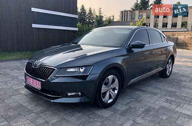 Лифтбек Skoda Superb 2017 в 