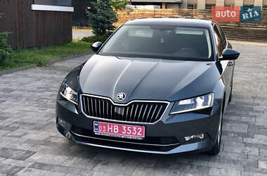 Лифтбек Skoda Superb 2017 в 