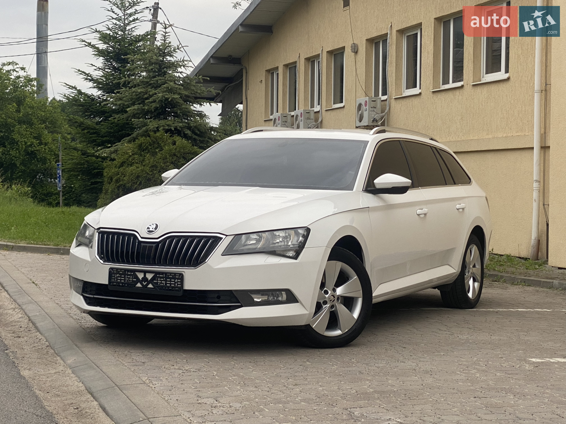 2017 Skoda Superb - мініатюра 9