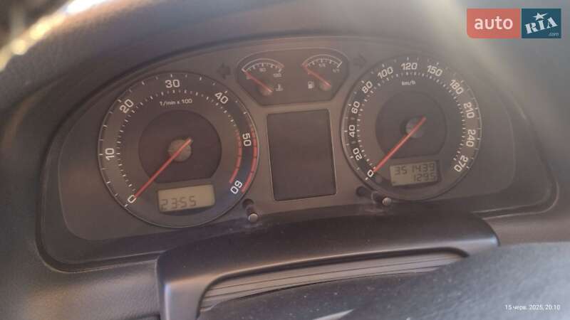 Лифтбек Skoda Superb 2004 в Виноградове