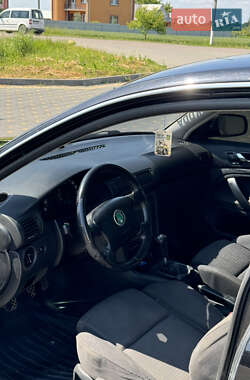 Лифтбек Skoda Superb 2004 в 