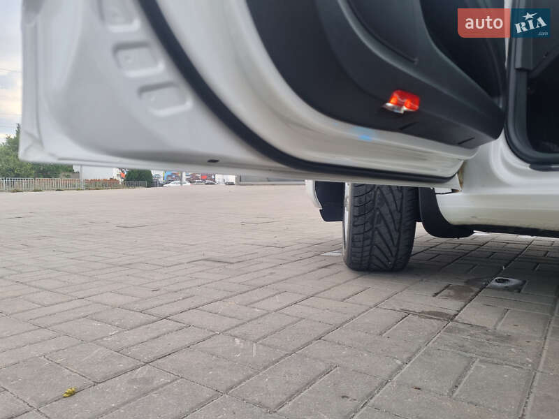 Лифтбек Skoda Superb 2012 в Днепре