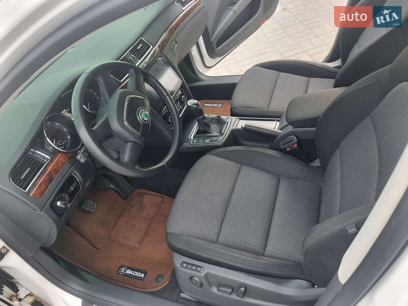 Лифтбек Skoda Superb 2012 в Днепре