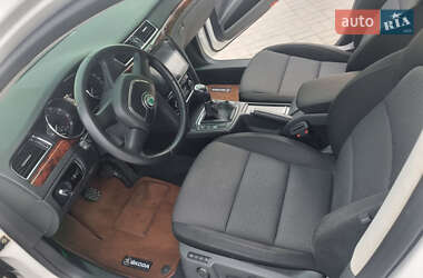 Лифтбек Skoda Superb 2012 в 