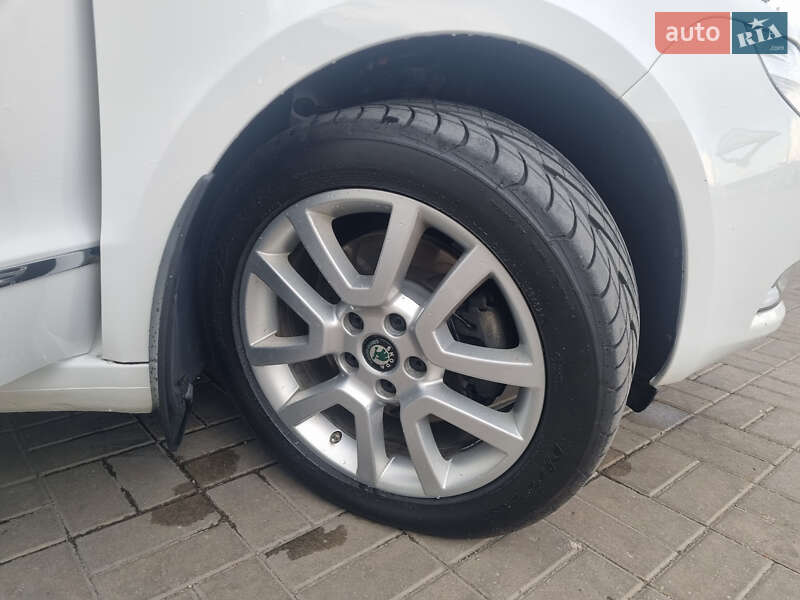 Лифтбек Skoda Superb 2012 в Днепре