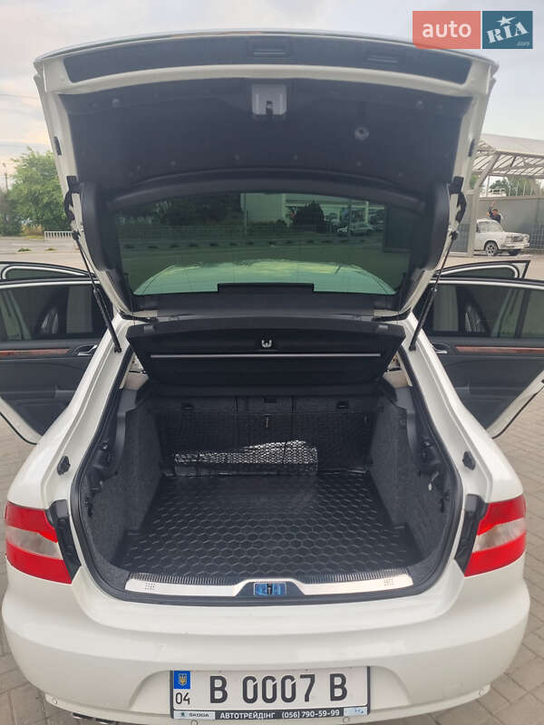 Лифтбек Skoda Superb 2012 в Днепре