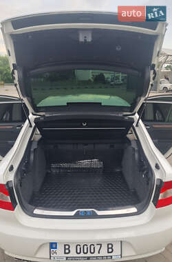 Лифтбек Skoda Superb 2012 в 