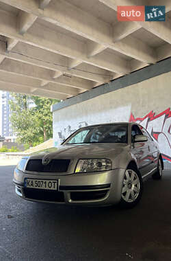 Лифтбек Skoda Superb 2006 в 