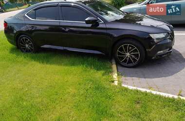 Лифтбек Skoda Superb 2016 в 